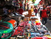 "البوبيت" الأكثر مبيعا فى سوق لعب الأطفال بالإسكندرية.. فيديو وصور