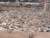 أهالى قرية كفر سرنجا بالدقهلية يطالبون بتطهير الترعة من القمامة.. والمحافظ يرد