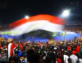 الجماهير المصرية تزين مدرجات استاد القاهرة لمؤازرة المنتخب الوطنى
