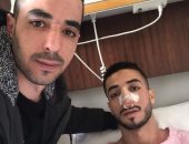 شاهد محمد عبد المنعم مع شقيقه فى أحدث ظهور بعد إجراء جراحة فى الأنف