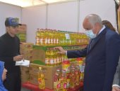 محافظ الجيزة يفاجئ عارضى معرض أهلا رمضان بفيصل للتأكد من الالتزام بنسب التخفيض