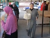 مصر بخير.. صاحب فرن يعلن مبادرة لتوزيع الخبز مجانا ببورسعيد في رمضان (فيديو)