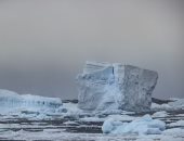 انهيار جرف جليدى فى القارة القطبية الجنوبية يقلق العلماء.. فيديو وصور