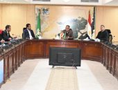 محافظ الفيوم يتابع مع المسئولين الاستعداد لحملة التطعيم ضد مرض شلل الأطفال