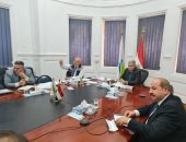 رئيس الشركة القابضة للمياه يتابع الموقف التنفيذى لمشروعات حياة كريمة 