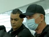 فيديو.. وداع لاعبى المنتخب لـ كيروش قبل مغادرة مطار القاهرة