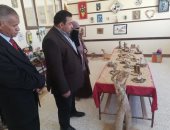 وكيل تعليم الوادى الجديد يتفقد معرض تدوير المخلفات بـ"الفرافرة التعليمية"