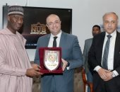 سفير نيجيريا يلتقى محافظ بنى سويف ويستفسر عن تفاصيل شعار المحافظة وهرم ميدوم