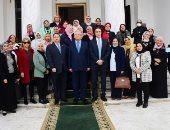 رئيس مجلس النواب يلتقى سيدات عاملات بالأمانة العامة للمجلس للتهنئة بعيد الأم