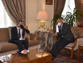 أبو الغيط يستقبل المبعوث الأممى إلى السودان بمقر الجامعة العربية