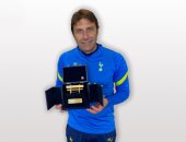 أنطونيو كونتى يتسلم جائزة أفضل مدرب فى إيطاليا عن الموسم الماضى