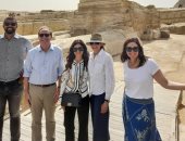 رئيس شركة مايكروسوفت العالمية يزور الأهرامات.. صور