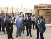 محافظ القاهرة يوجه بتكثيف أعمال النظافة ورفع الإشغالات حول مسجد الحسين