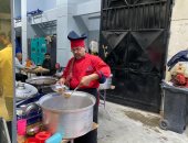 رمضان لمة ومحبة.. قبطى بالأقصر يقيم مائدة لإفطار الصائمين يومياً خلال رمضان