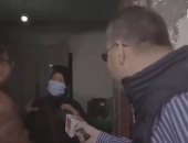 لسة الدنيا بخير.. مواطن يطلب من عمرو الليثى مساعدة جارته الكفيفة