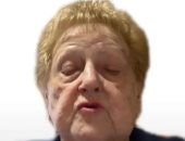 البكاء ممنوع و"بيرثا" غير مدعوة.. مسنة تضع قواعد حضور جنازتها (فيديو)