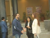 مكتوب عليا الحلقة 8.. لقاء جديد بين أيتن وهنادى وعمرو يضع أكرم حسنى فى اختبار صعب 