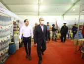 معارض أهلا رمضان مستمرة طوال شهر الصيام.. المحافظون ونوابهم يجرون جولات مكوكية لمتابعة توافر السلع الغذائية بأسعار مخفضة تصل لـ30%.. حملات متواصلة على الأسواق للتأكد من الالتزام بالأسعار وضبط محتكرى السلع.. صور