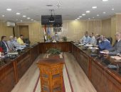 حياة كريمة.. محافظ أسيوط يوجه بتوفير أراضٍ بالقرى لإقامة مزيد من المشروعات