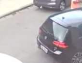 "لموا فلوس الركنة مقدمًا".. عصابة بالبرازيل تقيم ساحة انتظار وهمية لسرقة السيارات (فيديو)