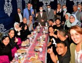 محافظ الغربية يشارك 100 من الطلاب ذوى الهمم إفطارهم بمدرسة ناصر 