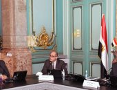 رئيس جامعة عين شمس يجري حوارا مع أعضاء هيئة التدريس المبعوثين بأكثر من 20 دولة