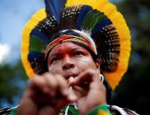 ملابس تقليدية ورقصات شعبية.. احتجاجات قبائل برازيلية للمطالبة بحقوقهم في الأرض