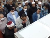 محافظ الشرقية يقدم العزاء فى مدير إدارة الشؤون الإدارية بالديوان العام