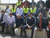 محافظ بورسعيد يطلق ضربة البداية بأول مباراة لكرة القدم بملعب مدينة سلام مصر