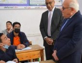 محافظ بورسعيد يتفقد الامتحان التجريبى "البابل شيت" فى العلوم للإعدادية