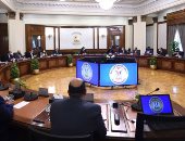 رئيس الوزراء يجتمع مع كبار مصنعى الحديد والصلب والأسمنت.. صور