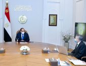 الرئيس السيسى يطلع على حركة قناة السويس ويوجه باستمرار مشروعات الهيئة