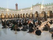 تنظيم إفطار جماعى لألف طالب وافد فى الجامع الأزهر.. صور