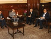 وزير الزراعة يبحث مع محافظ القليوبية توفير أراضى لمشروعات حياة كريمة