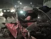 مصرع 3 أشخاص وإصابة 2 آخرين فى انقلاب سيارة ملاكى أعلى محور الأوتوستراد.. صور