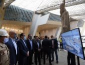 رئيس الوزراء يتفقد الموقف التنفيذى للأعمال بالمتحف المصرى الكبير..صور