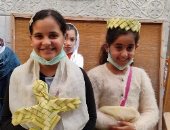 تيجان وأساور وأكاليل.. احتفالات مبهجة في عيد أحد السعف بكنائس بورسعيد.. صور
