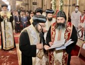 البابا تواضروس يصلى قداس أحد الزعف بالإسكندرية.. صور