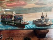 "السفينة فى الإزارة".. إيفرجرين ومراكب شراعية وسفن بحرية فن إبداعى داخل فوهة زجاجة