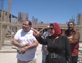 سكرتير عام بورسعيد يتابع سير العمل فى إنشاء الجراج المتعدد الطوابق بحى العرب