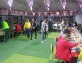 رمضان بيحب اللمة.. أهالي بورفؤاد ينظمون مائدة سحور داخل ملعب كرة قدم "لايف" 