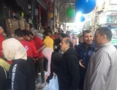إقبال المواطنين على شراء الحلويات والمكسرات بالبحيرة للاحتفال بعيد الفطر 