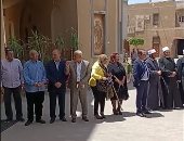 محافظ بنى سويف ومئات من الأهالى يتوافدون على الكنائس والأديرة للتهنئة بعيد القيامة