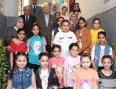 محافظ بنى سويف يشارك الأطفال فرحتهم بعيد القيامة بدار أيتام صديقات الكتاب المقدس