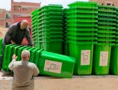 ضمن حياة كريمة.. البيئة تسلم 276 حاوية لجمع القمامة لمدارس زفتى