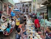 أطول مائدة إفطار من الفول والطعمية لأهالى قرية كفر المحمودية بالدقهلية