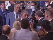 حوار جانبي بين الرئيس السيسى وخالد داوود خلال إفطار الأسرة المصرية
