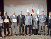 جامعة بنى سويف تكرم أعضاء الجهاز الإدارى ممن بلغوا سن المعاش خلال أبريل