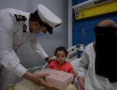 "الداخلية" توزع كعك العيد على المرضى فى المستشفيات