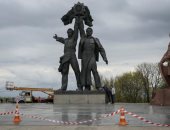 أوكرانيا تهدم تمثال الصداقة الروسية